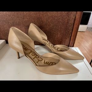 Sam Edelman size 9 new in box Jude pumps 2.5 inch heel very nice. Color is nude.